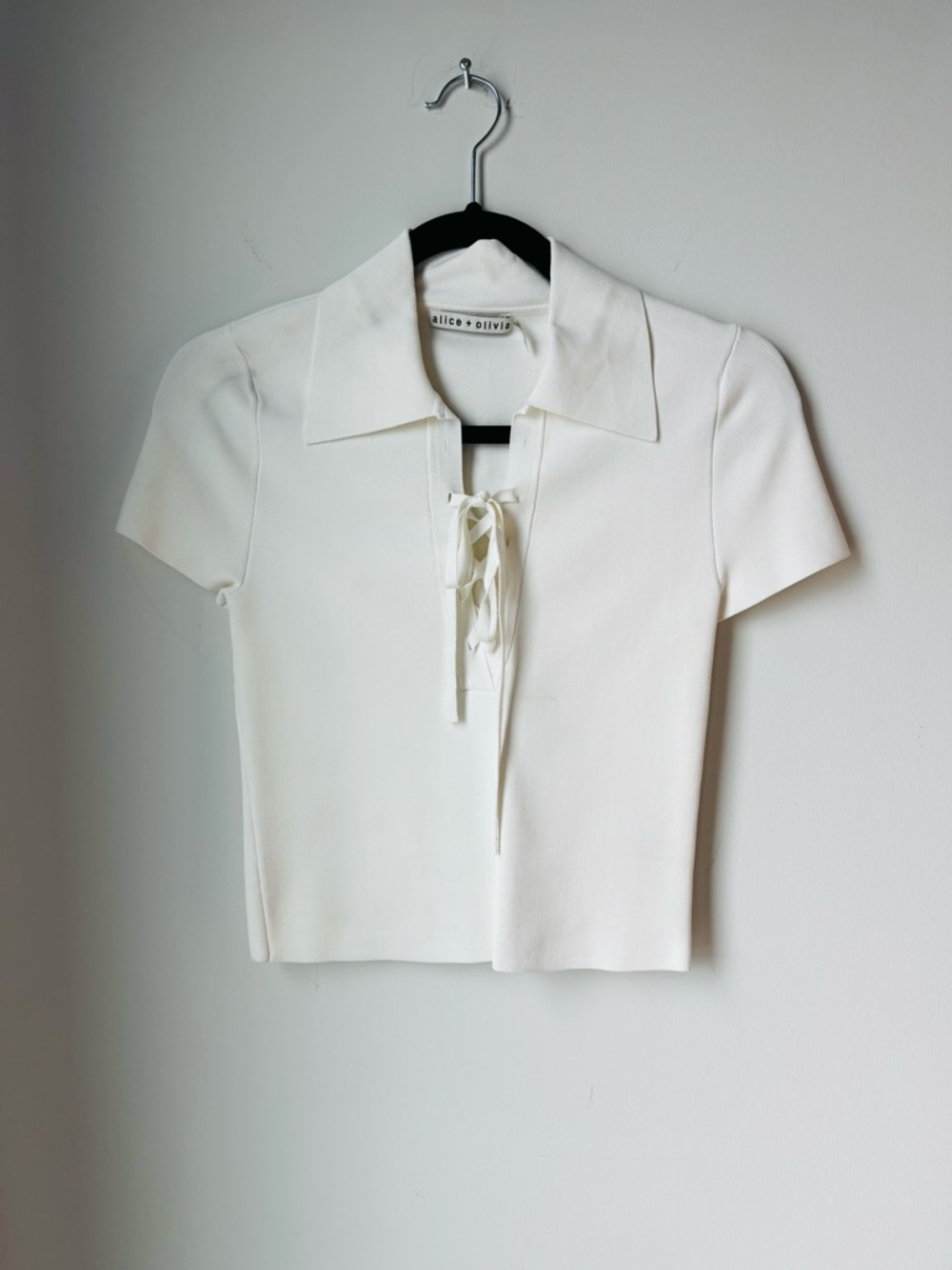 Alice + Olivia Cream Tie-Front Collared Short Sleeve Top